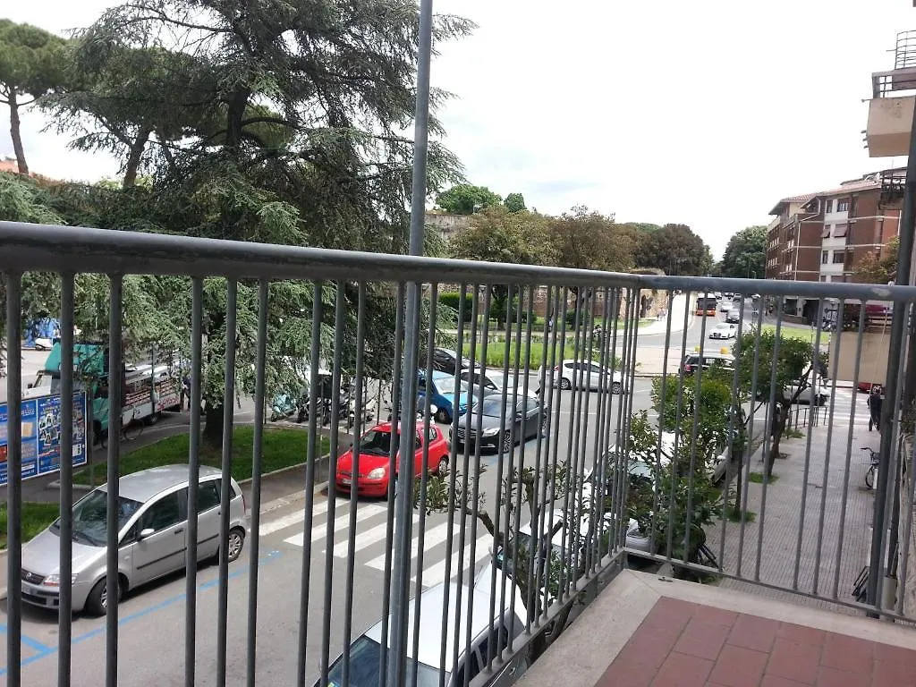 A Due Passi Dal Treno Apartment Pisa