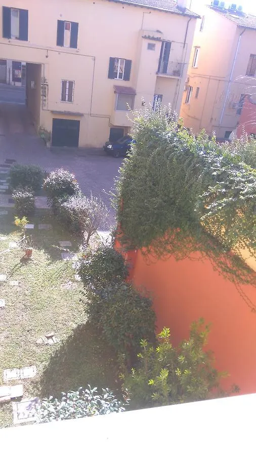 A Due Passi Dal Treno Apartment Pisa Italy