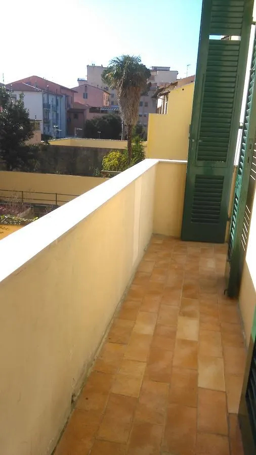 A Due Passi Dal Treno Apartment Pisa Italy